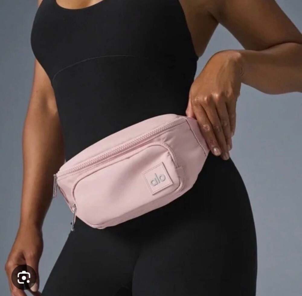 Alo Yoga Grand Fanny Pack in Pink